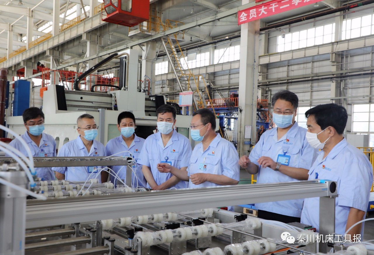 嚴(yán)鑒鉑董事長深入集團(tuán)本部生產(chǎn)一線調(diào)研指導(dǎo)工作