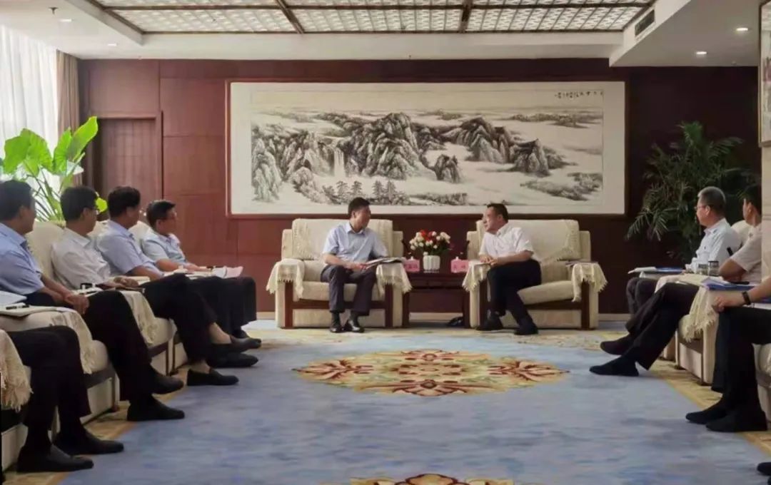 渭南市委、市政府領導會見嚴鑒鉑董事長