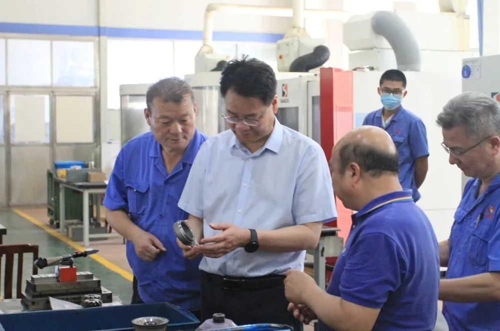 【集團(tuán)資訊】李強(qiáng)總裁赴漢中片區(qū)企業(yè)調(diào)研指導(dǎo)